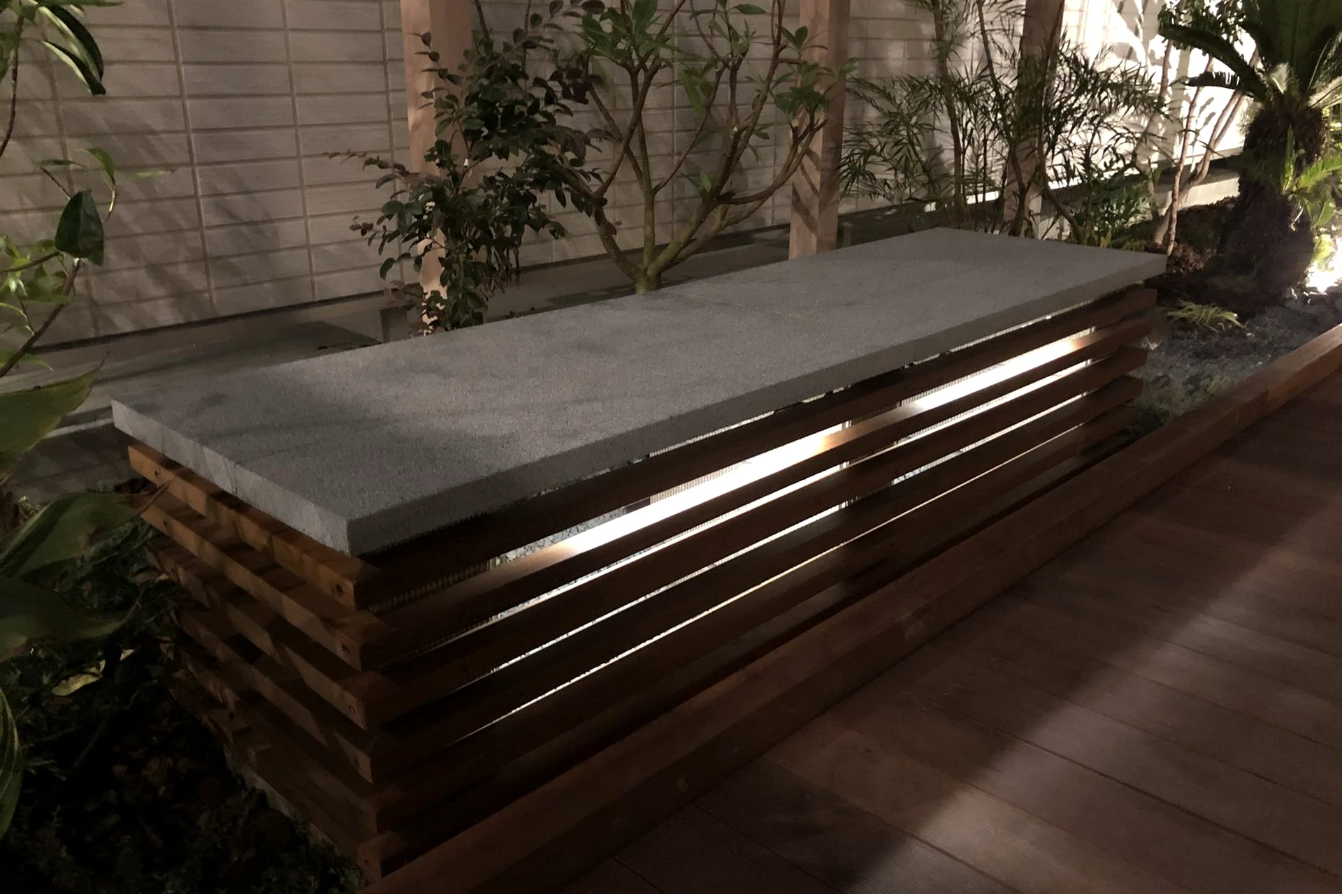 ウリン材を使った屋外ボックスや小型外構の活用例