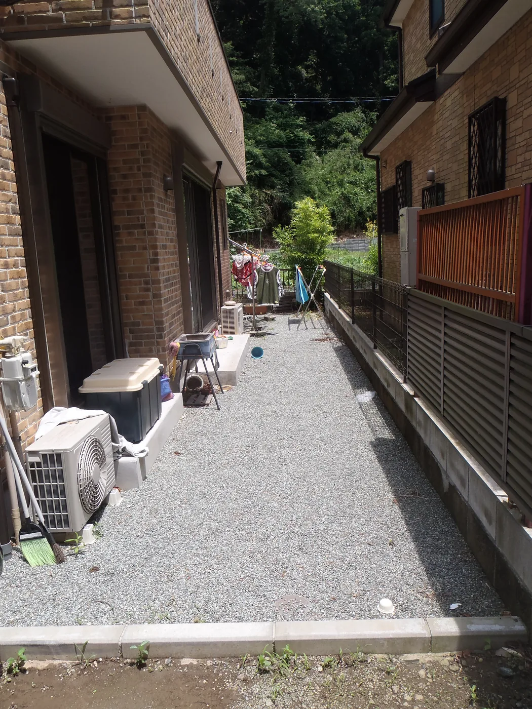 ウリンの床板がつくる奥行きとリズム