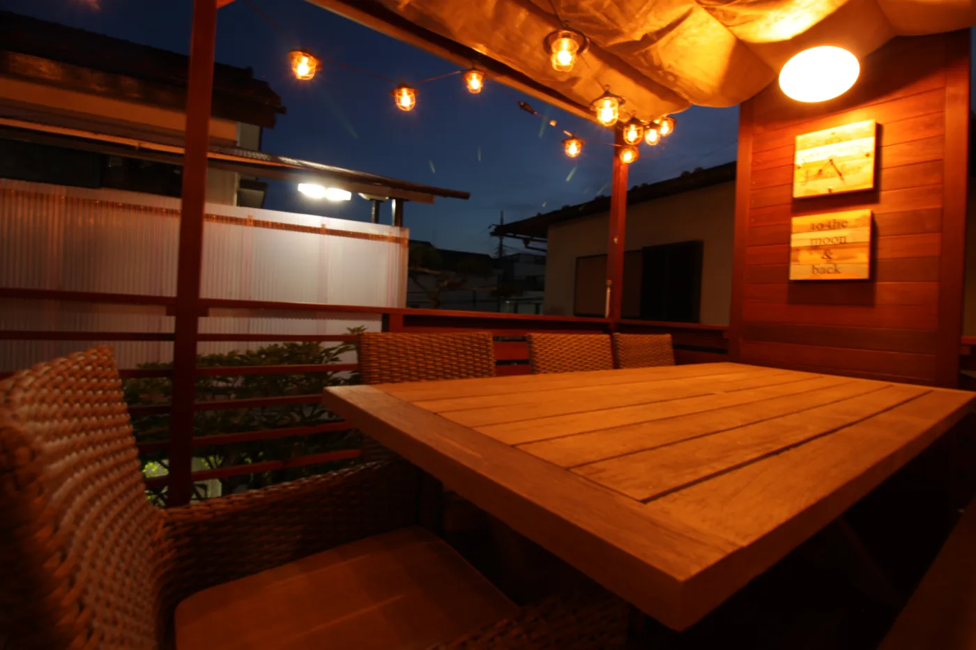 建物との間隔と柱位置が分かる眺め