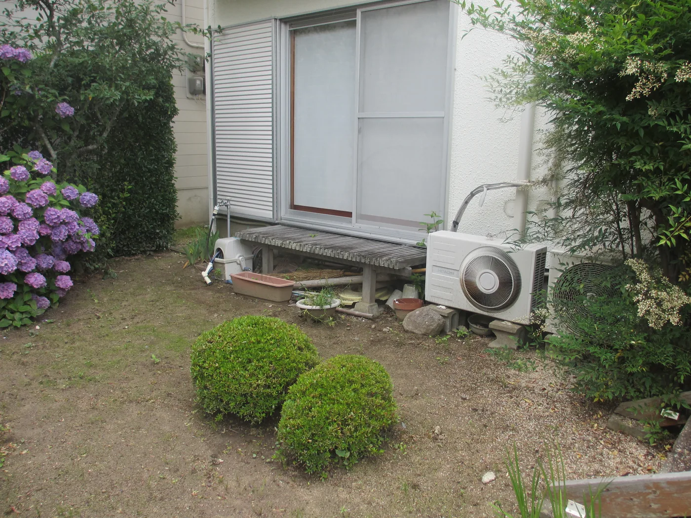 床の広がりと出入りのつながりが分かる眺め