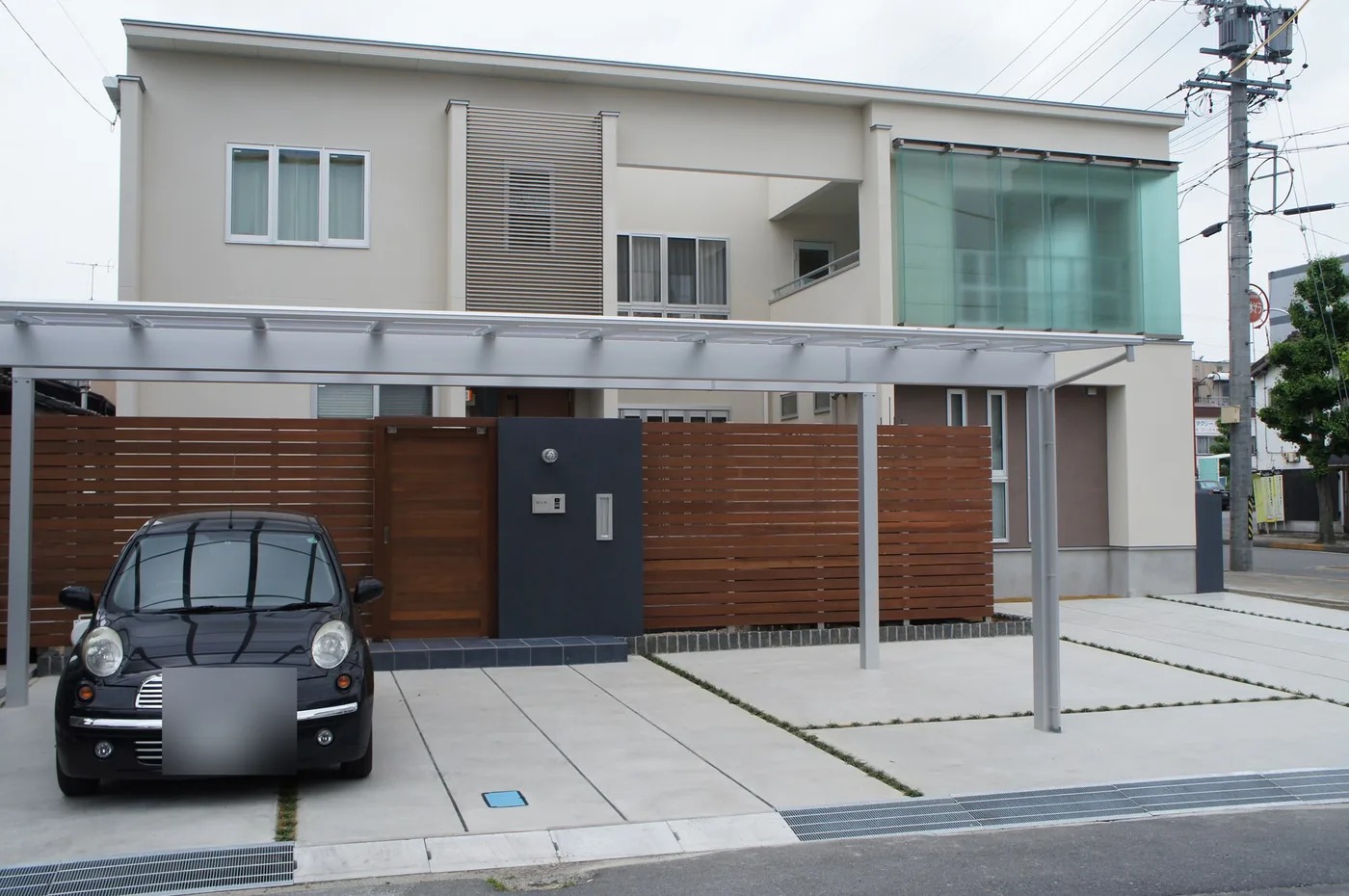 横から見た板の連なりと目隠しの範囲