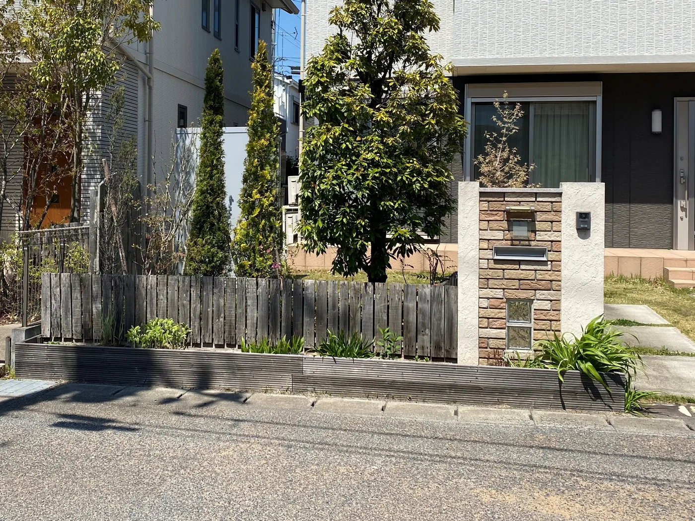 建物正面から確認できる庭の境界