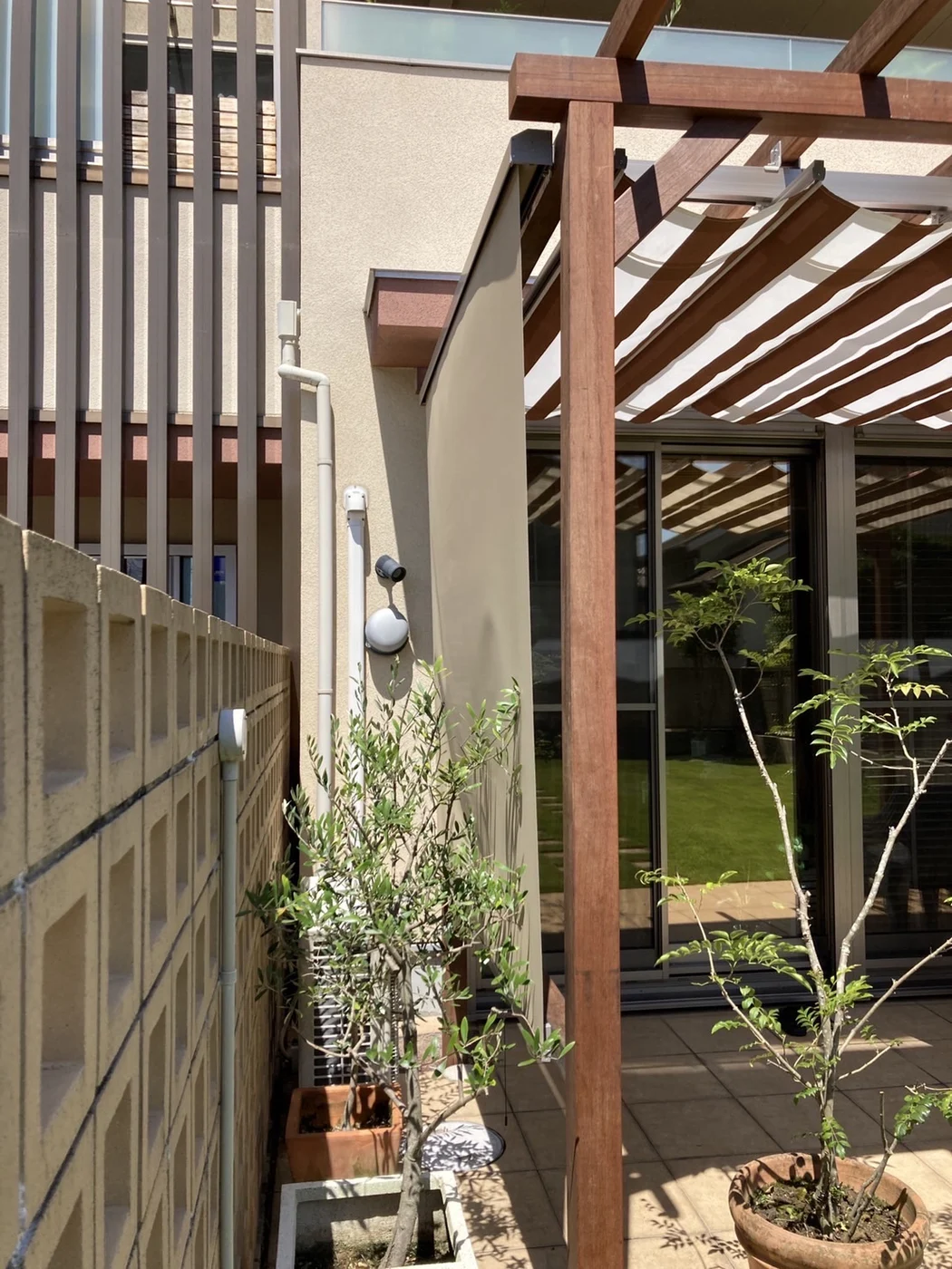 側面から見る柱と横材